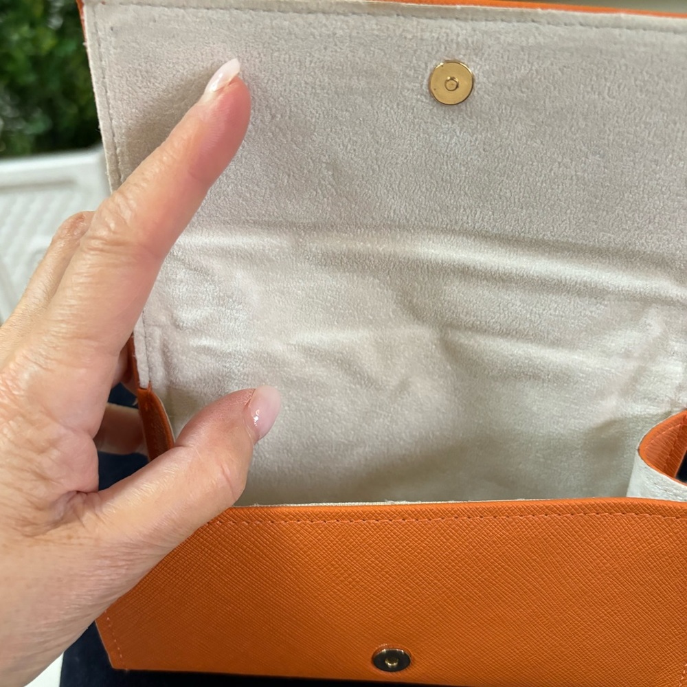 Tory Burch eyeglass case with pouch. - Picture 3 of 7
